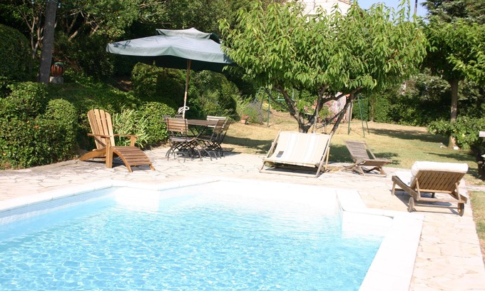 Jonquerettes Villa | Charming villa with large garden and swimming pool in the heart of the Provencal countryside.