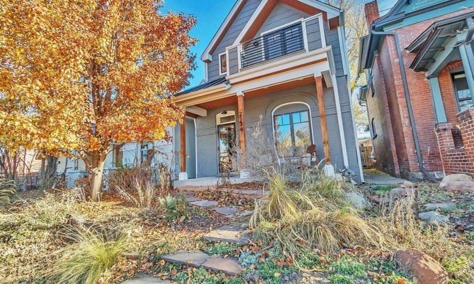 Whittier House | Charming Walkable Victorian 3-bedroom home in Denver