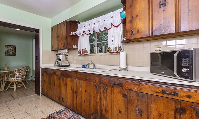 Willoughby Spit Cabin | Charming Waterfront 3 Bedroom Cabin by RedAwning