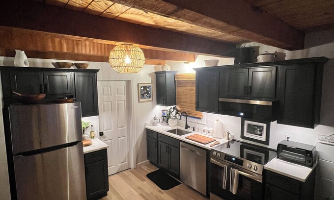 West Harwich House | Charming West Harwich Cottage, Newly Renovated, cozy but convenient location