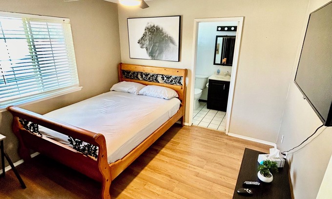 Apple Valley House | Charming Western style house 4-bedroom pool with WiFi, AC/Heat and mountain view