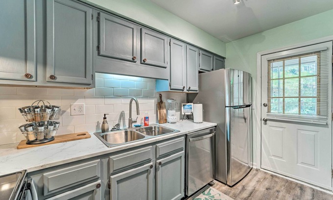 Silver Lake House | Charming Wilmington Home w/Screened-In Porch