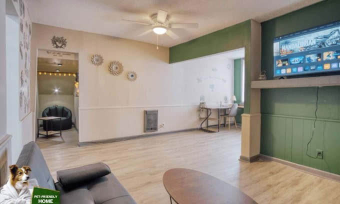 Windsor Park Apartment | Charming Windsor Park Stay – 1BR|1BA w/Workspace
