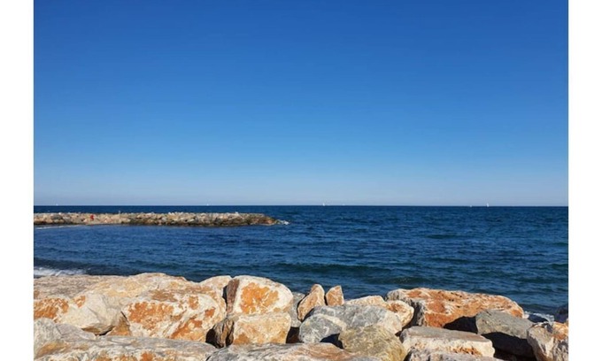 Sainte-Marie-la-Mer Apartment | CharmingT2 apartment with side sea view