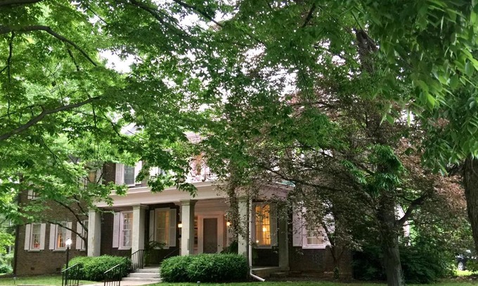 Versailles Bed & Breakfast | Charred Oaks Inn