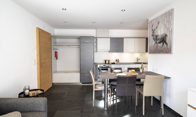 Ftan Apartment | Chasa Fionas: Quiet 2.5-room flat with seating area