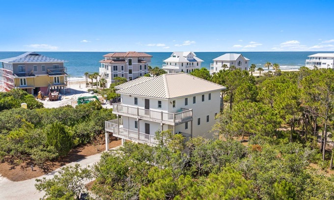 Plantation House | Chasing Pirates: Charming SGI Plantation Home- Stunning Beach Views, Sleeps 10!