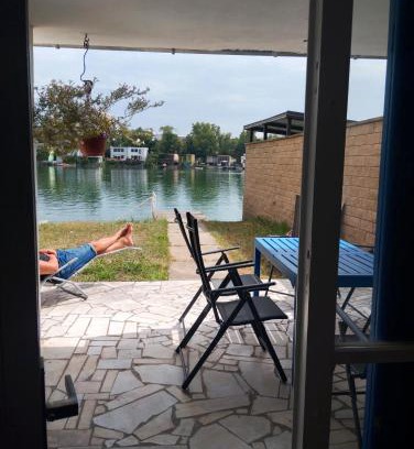 Senec House | Chata pri jazere - Slnečné jazerá