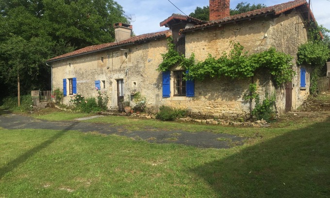 Chatain Cottage | Chatain - Cottage - Sleeps 5 - Pool - Garden
