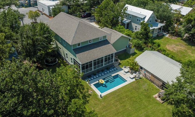 Biloxi House | Chateau De La Mar - walk to Downtown Ocean Springs & beach w/POOL!