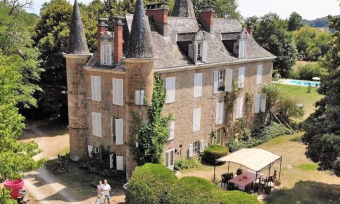 Cavagnac House | Chateau de Sarrazac, beautiful castle in the Dordogne