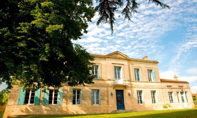 Saint-Ciers-de-Canesse Bed & Breakfast | Chateau Rousselle