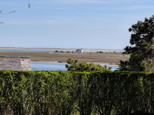 Chatham House | Chatham Family retreat:Tennis,water views&access!