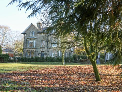 Buxton Apartment | Chatsworth Suite