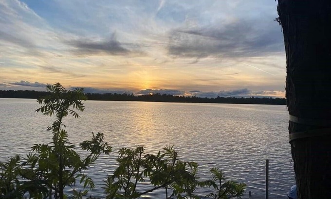 Stone Mills Cottage | Cheerful 2 bedroom (plus bunkie) cottage right on Beaver Lake