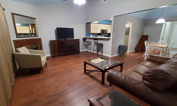 Arlington House | Cheerful 2-Bedroom Townhome with Private Back Yard
