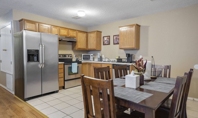 Fort Smith House | Cheerful 2 Bedrooms 2 Full Bathrooms Duplex