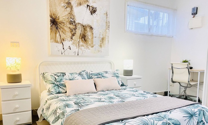 Umina Beach Cottage | Cheerful 2b cottage stroll to beach *dog* friendly