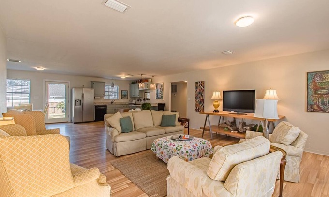 Fairhope Cottage | Cheerful 3-bedroom home with parking on premises