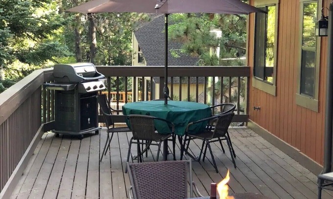 Lake Arrowhead Cabin | Cheerful 4-Bedroom Cabin with Hot Tub