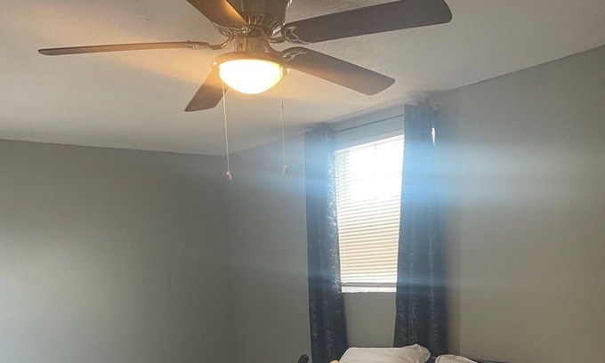 Temple Crest House | Cheerful 4 Bedroom Home Located Near Theme Parks!!