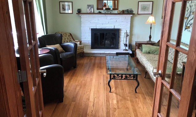 Ottawa Division House | Cheerful 4 bedroom house with large deck and garden in walkable neighbourhood.