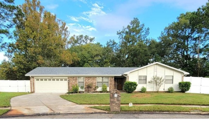 Southside House | Cheerful 4 bedroom home with a pool