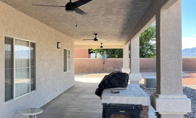 Mohave Valley House | Cheerful 5 Bedroom Home with pool!