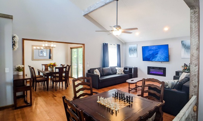 Mission House | Cheerful 5 bedrooms house 15 mins to KC downtown