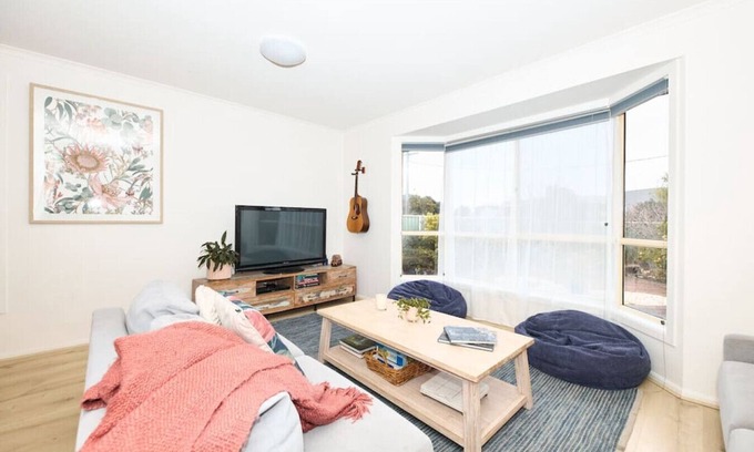 Torquay House | Cheerful Beachside Shack