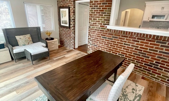 Winston - Salem House | Cheerful cottage w/work space near hospitals