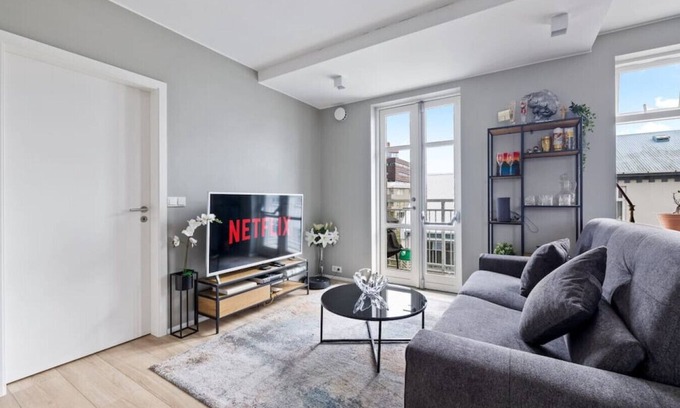 Hliðar Apartment | Cheerful Down Town Apartment