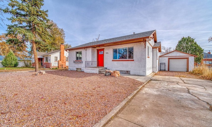 Canon City House | Cheerful Downtown 4 Bedroom Home