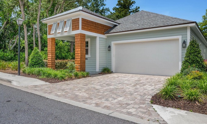 Fernandina Beach House | Cheerful Oasis minutes from Beach, Parks, and Historic Downtown Fernandina Beach