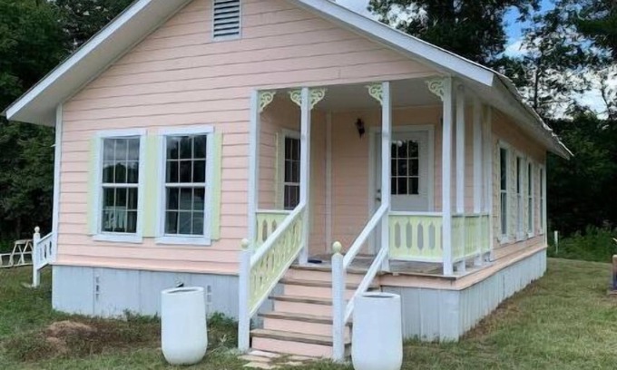 Shelbyville Cottage | Cheerful One bedroom cottage in the country