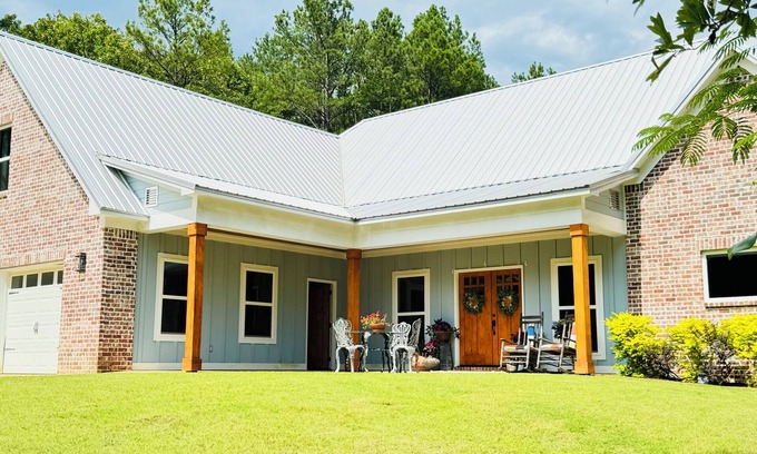 Water Valley House | Chef designed kitchen, 3 living spaces, surrounded by woods for privacy!