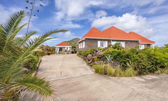 Anse du Grand Cul-de-Sac Villa | Chef included by Fantasia Villas: Casa Blanca