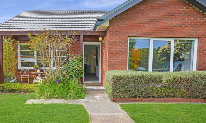 Mansfield House | Chenery Retreat right in the heart of Mansfield, Victoria.