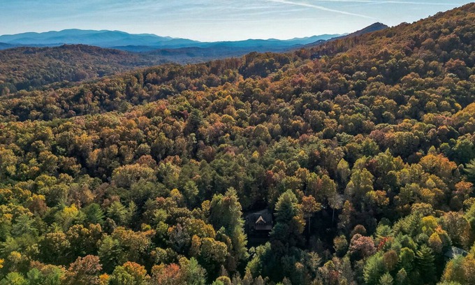 Mineral Bluff Cabin | Cherokee Sunrise Lodge - The name says it all enjoy the sunrise at this Cabin
