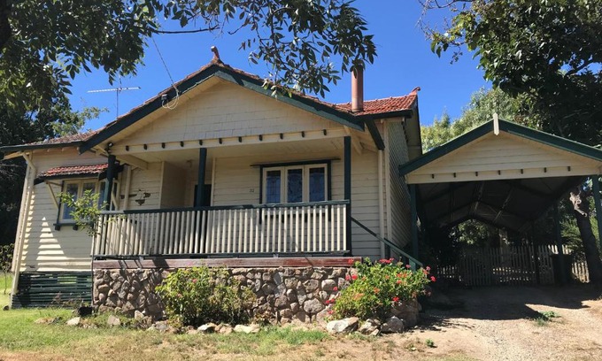 Beechworth House | Cherry Blossom Cottage - Beechworth-Getaways