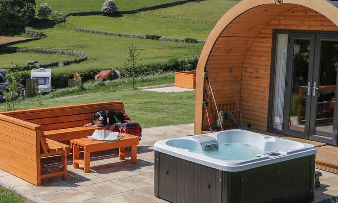 Newland Near Ulverston Cottage | CHERRY, pet friendly, character holiday cottage in Ulverston