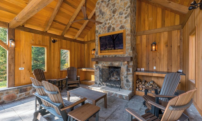 New Plymouth House | Cherry Ridge Retreat Lake House Luxury Cabin with year-round heated plunge pool!