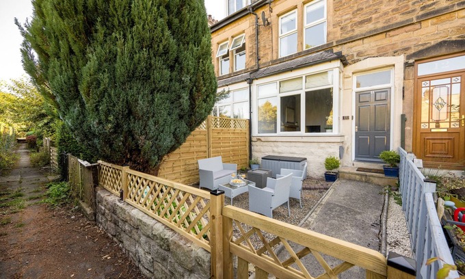 Harrogate House | Cherry Tree Villa, Cosy, Luxury Home, Woodburner