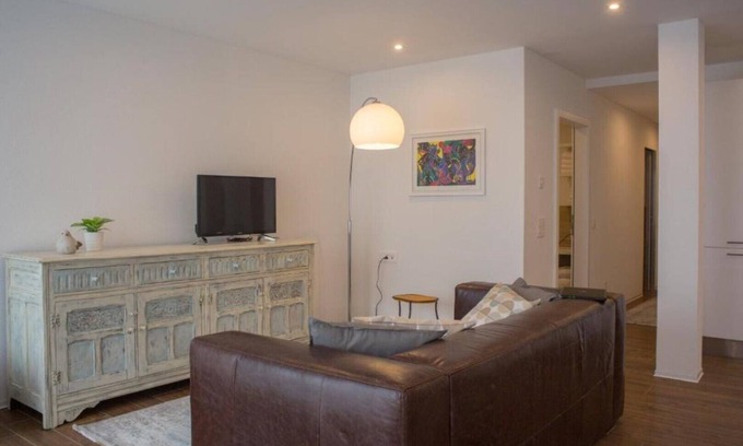 Giubiasco Apartment | Chestnut apartment surrounded by greenery