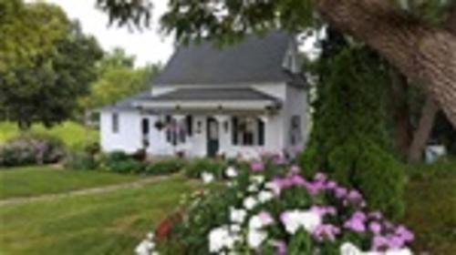 Downtown House | Chestnut Cottage LLC