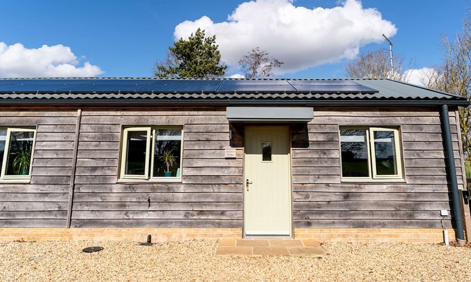Ely Cottage | CHESTNUT COTTAGE, pet friendly in Stretham, Cambridgeshire