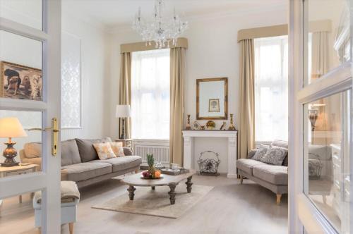 Inner City Budapest Apartment | Chestnut & Eliza Suites - Superior Homes Downtown