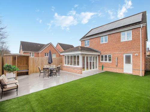 Bridgend House | Chestnut House