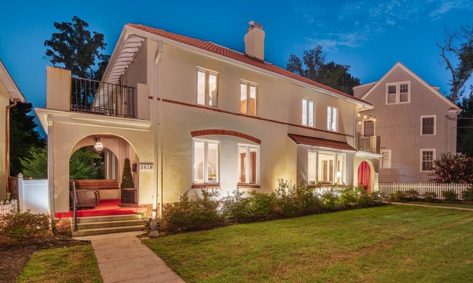 Northwest House | Chevy Chase 1920 charm 4 luxury bedrooms Spanish colonial close to everything,