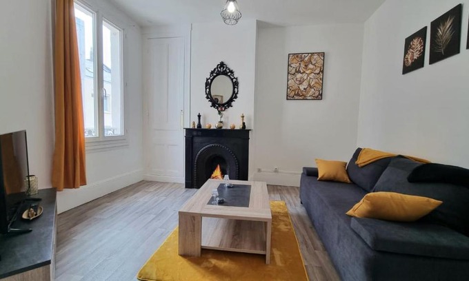 Anatole France Danton Apartment | Chez K&D Studio Jaune Le Havre